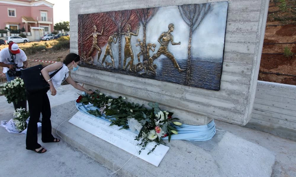 Συγκίνηση και δάκρυα στο Νέο Βουτζά: Μνημείο για τα 102 θύματα στο Μάτι